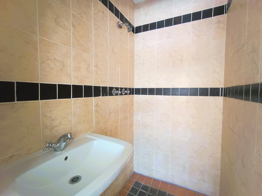 4 Bedroom Property for Sale in Langenhovenpark Free State